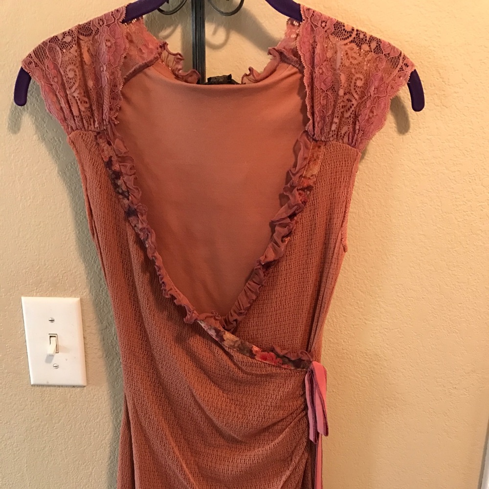 Nordstrom feminine top, faux tie waist size small.
